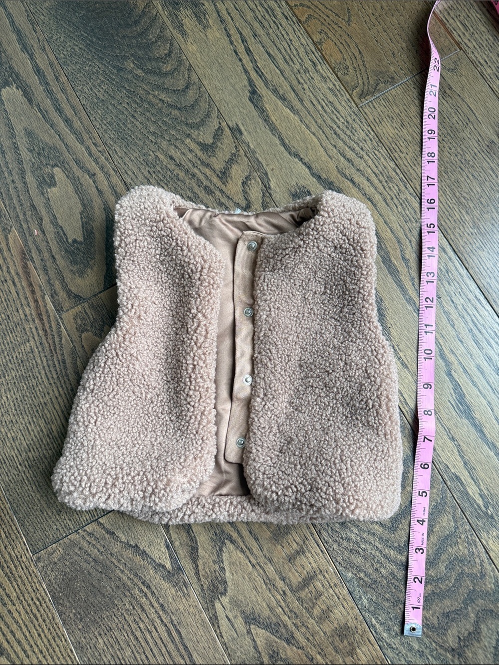Teddy Sherpa Snap-Front Vest in Soft Beige 3-4 years old EUC